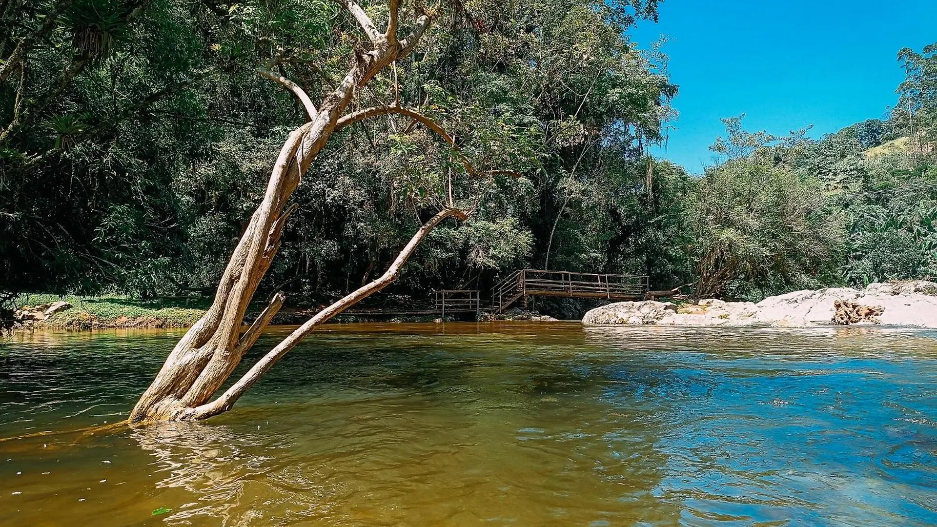 Suite Com Cachoeira No Quintal Antonio Carlos Brasilien