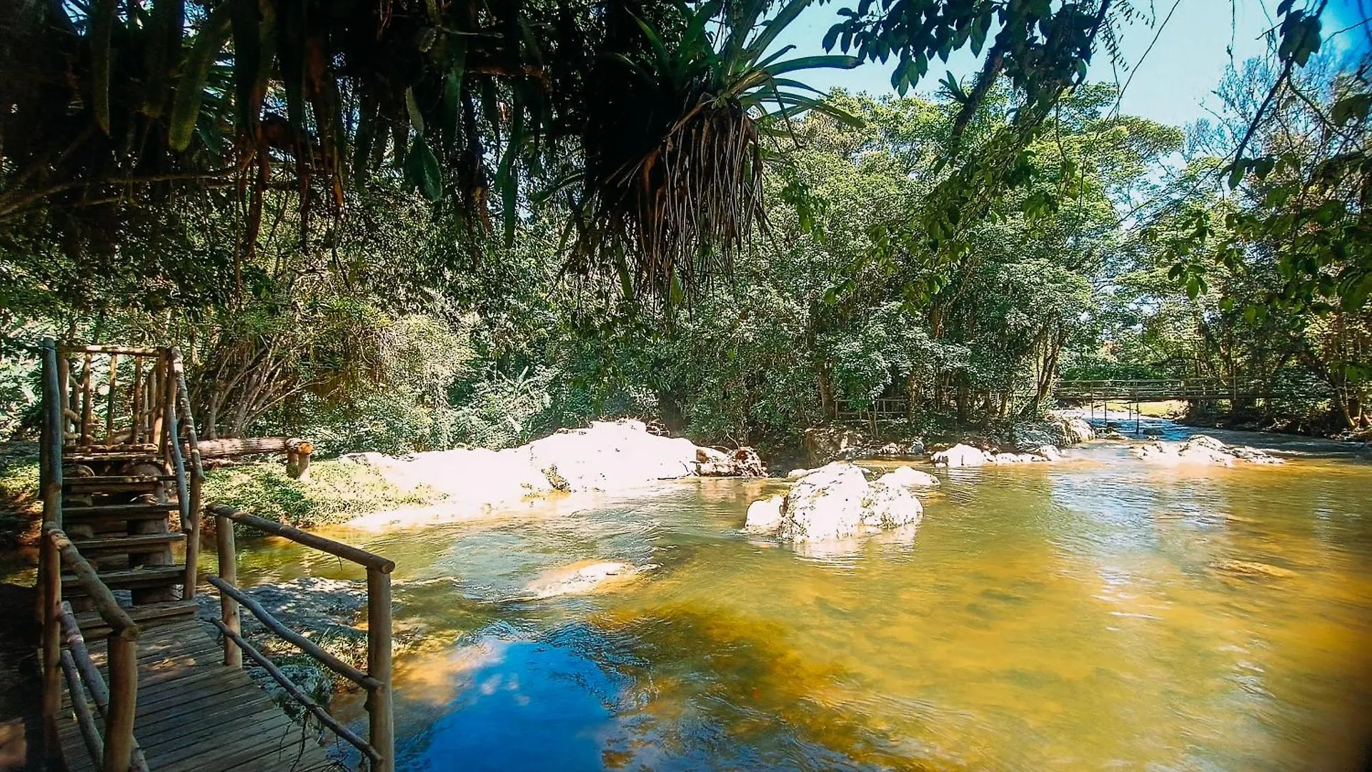Jaktstuga Suite Com Cachoeira No Quintal Antonio Carlos Brasilien